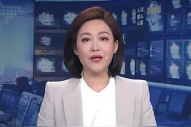 《新闻联播》新面孔首次播“急稿”，处理方式很好，可依旧有瑕疵图片