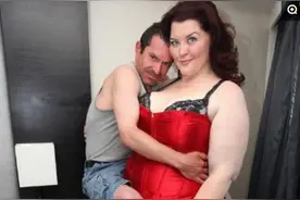 小男人娶一个大女人是种什么体验？原来是这么的幸福图片