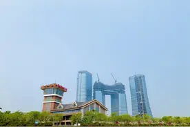 厦门新地标大厦：三栋大楼直面台湾，或是厦门未来的新富人圈图片
