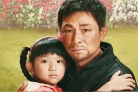 天堂的张望：七岁女孩患白血病，不想拖累养父放弃治疗，让人泪目图片