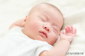 孩子的睡姿暗示孩子的心理状态，多加观察，便可走进孩子的内心图片