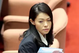 民众党“立委”对台北副市长拍桌 柯文哲呛：郭台铭在你敢拍？图片