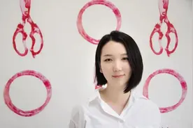 她把300个节育环制作成首饰，很美很暴力图片