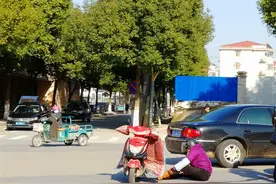 郑州老太晨练途中突遇车祸导致昏迷，儿子：心都要碎了图片