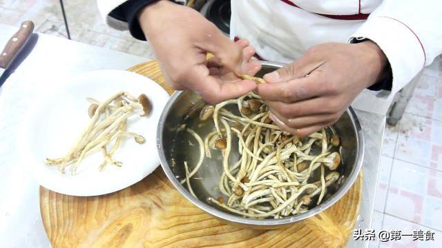 茶树菇这样吃最解馋，做法常见，简单又下饭，成本才几块钱