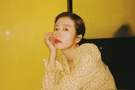 周雨彤造型大胆像“大妈”？碎花裙女孩上线，终于没有再炫腹了图片