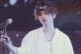 蔡徐坤｜希望推着他成长的 是爱，而不是伤害图片