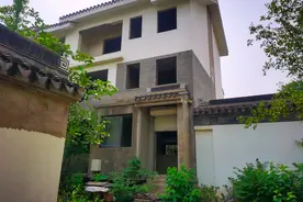 石家庄“地王”项目烂尾近10年：集资房变别墅后又被“一房多卖”，有钱也住不进去图片