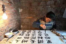 湖南农妇李艳红，苦练书法二十多年，作品爆红网络引围观图片