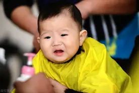 听说给宝宝经常剃光头，头发会变好是这样吗？图片