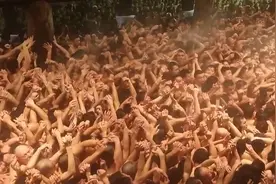 日本万人“裸祭”引发疫情担忧视频封面