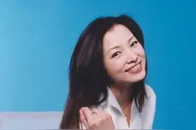 揭秘“主持一姐”董卿情感史，相遇的男士个个优秀，最后终嫁豪门图片