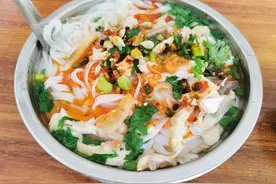 这家开了20多年的鸡肉粉，可是真正的越南阿姨煮出来的图片