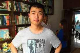 他高考749分成全省状元，却仍被父亲埋怨考太差！老师：确实不高图片