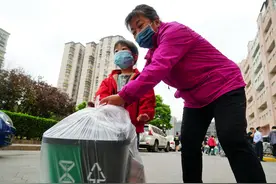 北京晚报评论：厨余垃圾破袋，臭味要封住图片