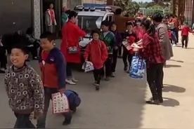 确山：小学附近开小卖铺，赊账给留守小学生，一算账竟然一千多元图片