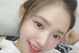 女生别总想着去纹眉了！僵硬又老气，看看林允的野生眉，特别好看图片