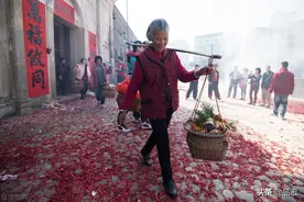潮汕人在重要的传统节日均需要祭祀祖先，而且祭拜时段有不同图片