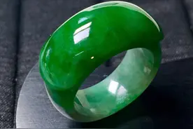 糯冰种浓绿马鞍戒指翡翠图片