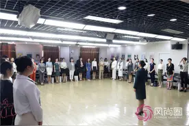 礼仪培训师训练营第二课：优雅仪态训练图片