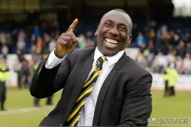 还记得世纪之交，荷兰涌现出的五大中锋吗？前两名都不输维埃里图片