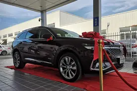 四口之家喜提五座昂科威Plus艾维亚图片