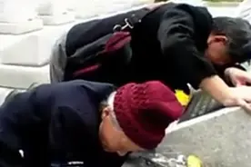 儿啊，娘来看你了！这一幕怎能不让人落泪图片