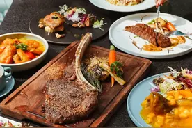 颜值爆表！轻奢风西餐厅，集浪漫和美味于一体，玻璃房美出圈图片