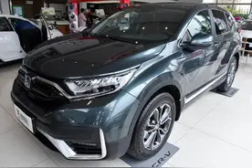 加速平顺油耗低，空间不俗，配置上诚意满满，实拍本田CR-V图片