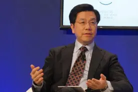 中国富豪放弃美国绿卡，带头从美国撤资，或让美国损失千亿图片