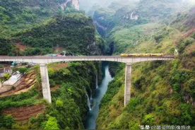 贵州深山峡谷现最险铁路桥！横跨“万丈深渊”令人心惊胆战图片