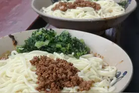 #开始记日记#1595 吃了大碗面回家看球图片