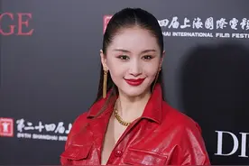 王子文变化太大了，穿一身皮衣看着很成熟，无修图看着更成熟图片