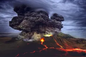 烟雾缭绕的火山图片
