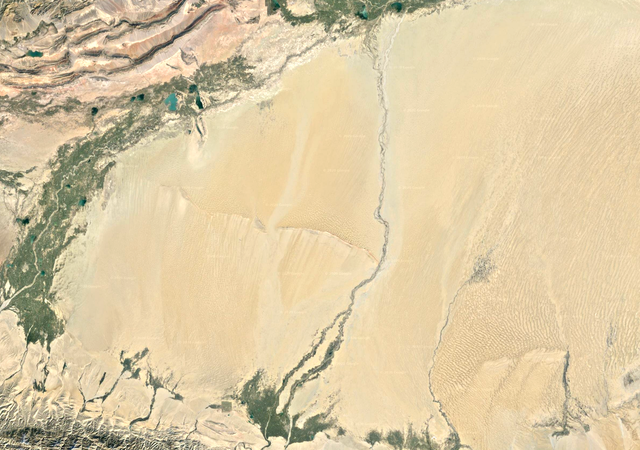 中国是如何穿越“死亡之海”，开通新疆沙漠公路？