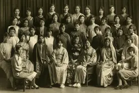 一张老照片：九十年前的中国女留学生图片