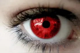 他们为何将眼球纹成黑色？瞳孔还有天生红色？图片