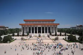 毛主席纪念堂为何是解放军持枪守护，而不是武警？背后有何隐情？图片