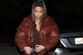 金·卡戴珊传离婚后首现身，戴婚戒穿2万外套霸气，姐妹早已习惯图片