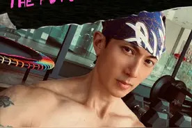 吴尊晒自拍秀肌肉，意外曝光新豪宅内景，健身房星空影院配置超全图片