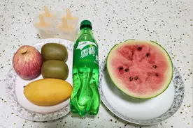 用自己喜欢的水果制作水果冰淇淋，降温解暑清凉一夏，超级爽图片