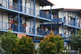 被困新加坡客工宿舍的中国人：一个房间12人住，超过1.8万客工群聚感染图片