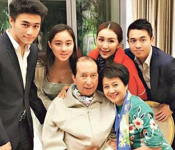 “小太妹”何超盈的混乱情史