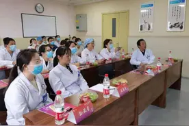 中南大学湘雅二院吴小平教授到郑大二附院院讲学图片