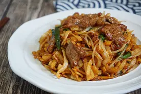 粤菜干炒牛河的正确做法，牛肉这样处理才入味，难怪你做得不好吃图片