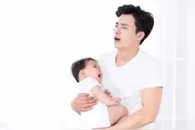 一哭就抱就喂奶？天使宝宝是这样炼成的，安抚的6个级别你知道吗图片
