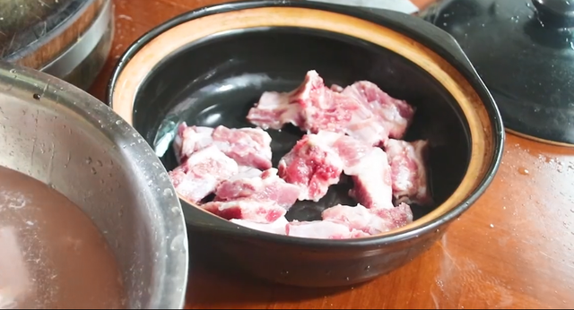 这才是排骨最好吃做法，鲜嫩多汁，出锅香味四溢，吃一次就爱上