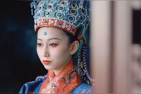95后女孩247天拍摄56个民族服饰，8000万粉丝点赞，人民日报转发图片