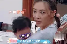 小小春把米饭掉落桌子上，应采儿教育孩子的方式，引家长们共鸣图片