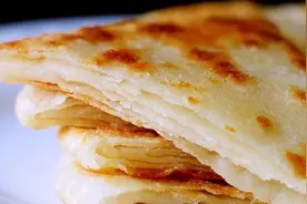 烙饼时，若是忽略了“这一步”，难怪饼不鼓包不起层，口感还很硬图片